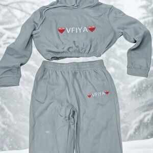 NWT - VFIYA Women’s HEART EMOJI Premium & Cozy Cropped Sweatshirt + Jogger Set